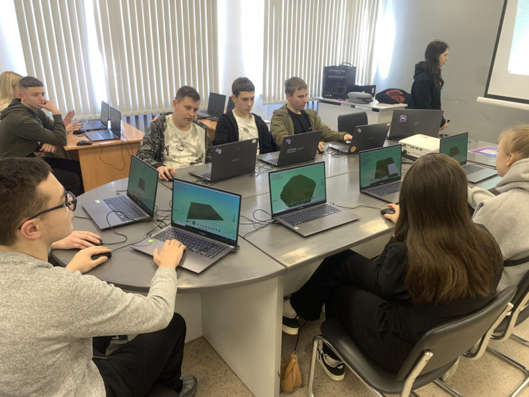Обучающиеся 9-х классов посетили мастер- класс по созданию виртуальной игры.